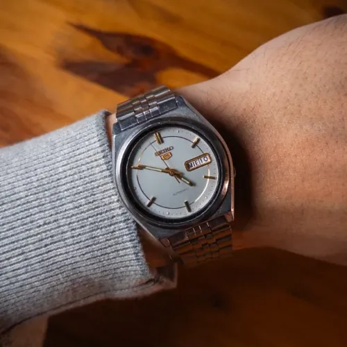 Seiko 5 7s26-8760 Vintage 1996 Automático - Mostrador Prata Texturizado 37mm - PF203