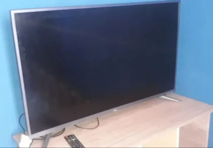 TV 43 polegadas Philco smart 4k display danificado 
