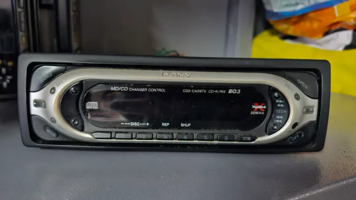 Rádio Toca CD Sony Xplod desce a frente 