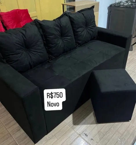 Sofá três lugares + puff