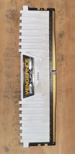 Memória RAM DDR4 Vengance - LPX 8 CL15 