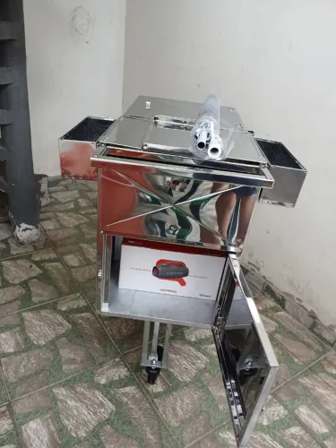 Carrinho ambulante açaí, água, sorvete, doces.
