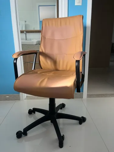 Cadeira de Escritório Bege Giratória - Confortável
