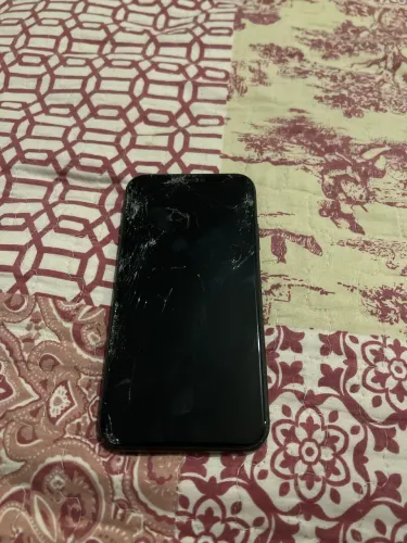 IPHONE 11 64GB apenas com a tela quebrada