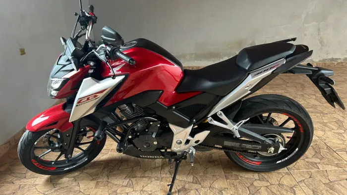 Vendo moto CB300F Twister ABS
