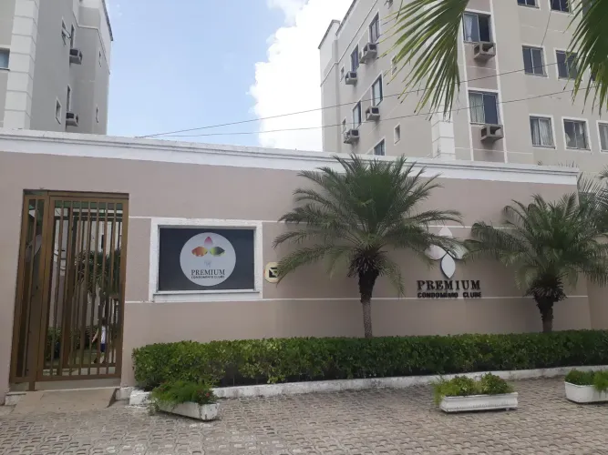 Apartamento de aproximadamente 60m² com 2 quartos e 1 banheiro social.