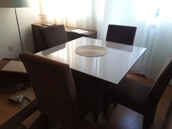 Mesa de jantar 4 lugares + cadeiras