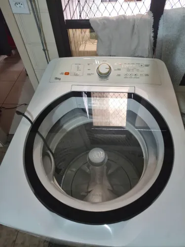 Máquina de lavar Brastemp 15kg com DEFEITO.VAZAMENTO