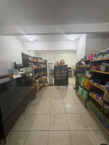 Passo o ponto comércio aberto a 3 anos com clientes fixos .