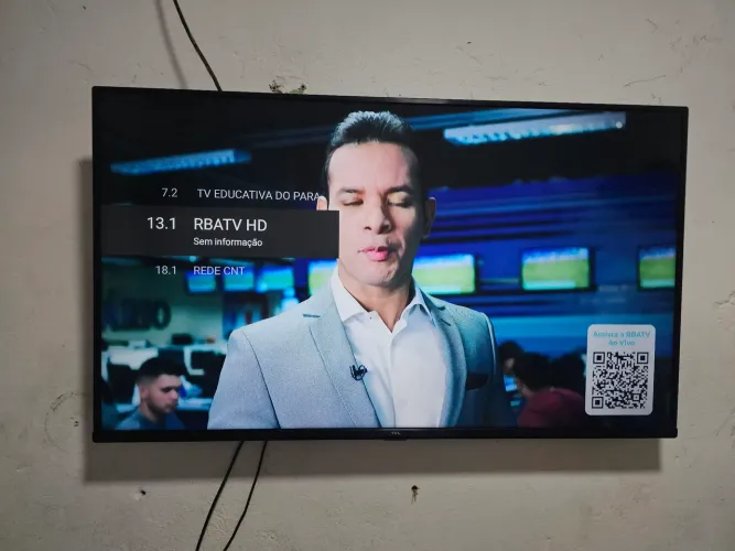 Vendo duas tvs smart sendo uma android