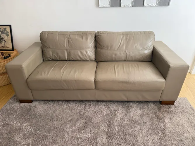 Sofá Minuano em Couro Legítimo Fendi - 2,10m