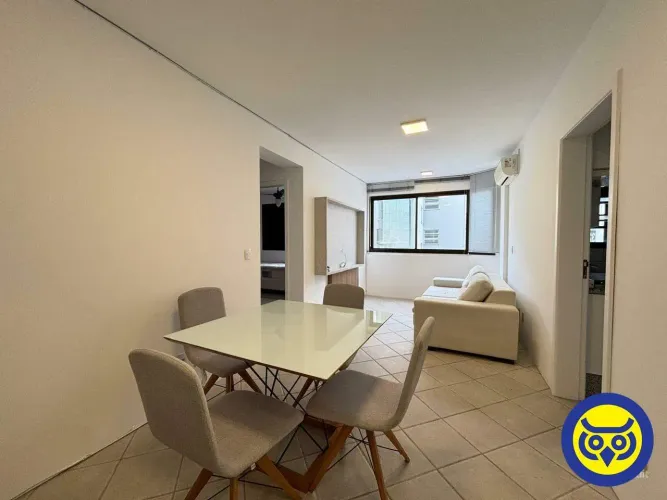 Apartamento com 02 dormitórios na Agronômica