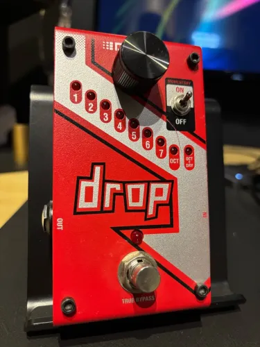 Pedal Drop da Digitech na caixa com fonte original!