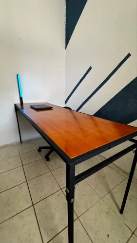 Mesa de quarto/escritório