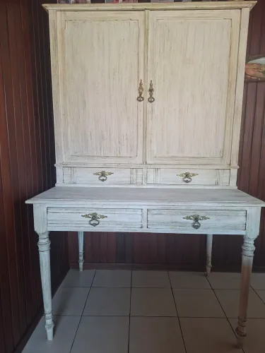 Armário biblioteca centenário imbuia maciça em patina. Att 1,81 comp 1,17 0.8 lar