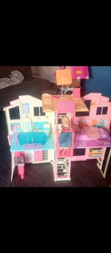 RESERVADO Mansão da Barbie, acompanha acessórios e 3 bonecas