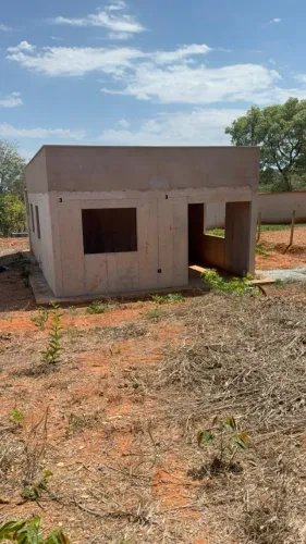 Casa de dois quartos em condominio fechado, em construção