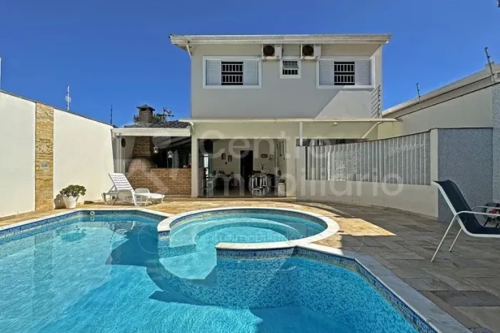 CASA à venda com piscina e 4 quartos em Peruíbe, no bairro Balneario Barra de Jangada