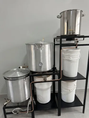 Kit Completo para Fermentação Artesanal (4 Panelas Alumínio + Baldes + Estrutura)