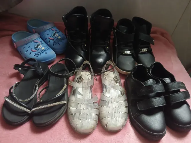 Sapatos femininos infantil em ótimo estado 
