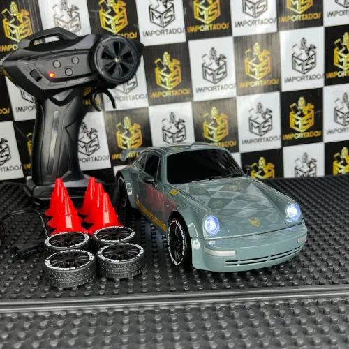 Carrinho Drift Controle Remoto 2.4GHz - Até 20 km/h com LED e Neon