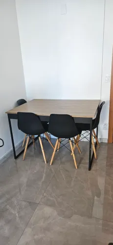 Conjunto mesa com 4 cadeiras