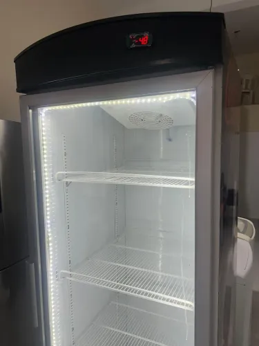 Expositora Coca Cola 127V, funcionando - R$ 2.600 no pix