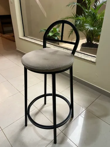 Banquetas em ferro estofadas