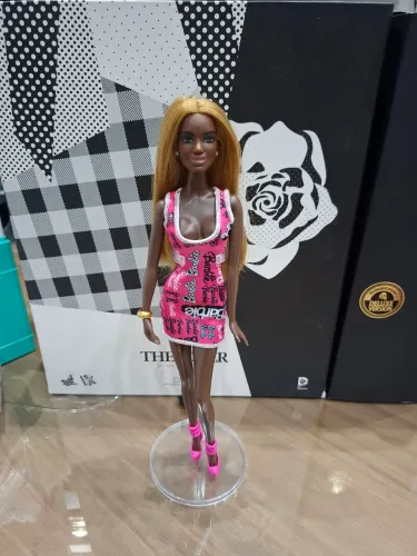 Boneca barbie collector negra