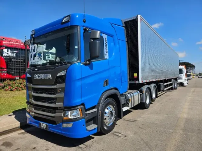 Scania R500 6x2 Ano 2022 único dono Automático RETARDER + Baú 3 Eixos Nostra Ano 27 30plt