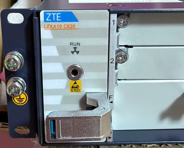 Chassi OLT ZTE C620 Nova, Somente o Chassi com as 2 fontes.