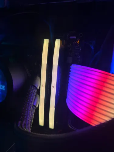 MEMÓRIA RAM CORSAIR VENGEANCE 2X16 6400MHZ CL32