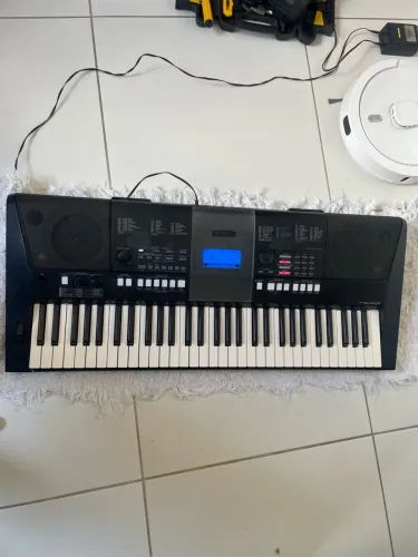 Teclado Yamaha PSRE 423 (detalhes)