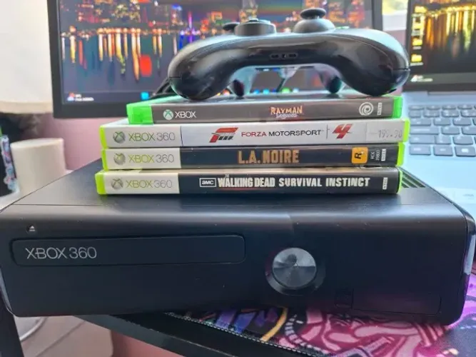 Xbox 360 + 1 controle + jogos (não é desbloqueado)