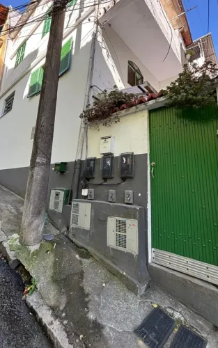 Imóvel para aluguel possui 40 metros quadrados com 2 quartos em Quissama - Petrópolis - RJ