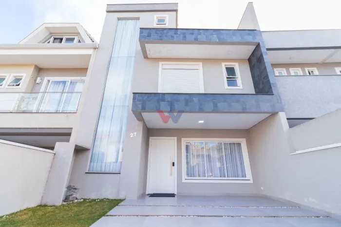 Sobrado Triplex Novo no Campo Comprido CIC com Terraço, Churrasqueira e Quintal Gramado