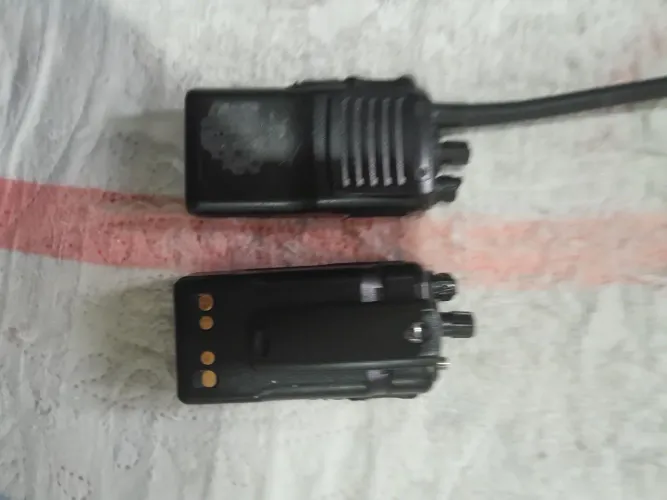 Vendo 3 rádios profissionais completos com carregador e fone