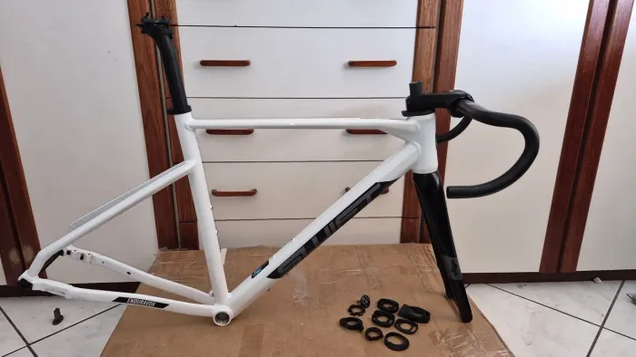 Quadro Swift Enduravox Comp 2024 Tam 51 (M)