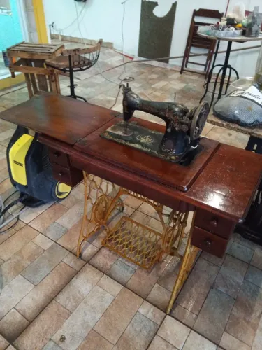 Máquina de costura antiga
