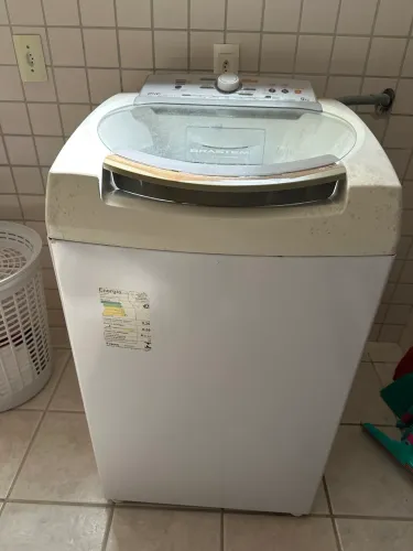 Máquina lavar roupa com defeito