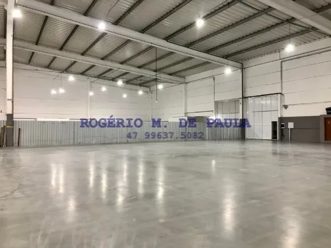 Galpão 1.250m² de frente para BR-101