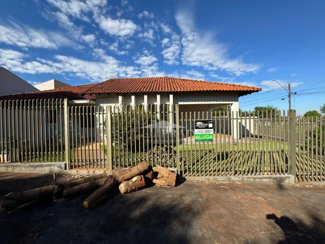 Casa com 3 dormitórios para alugar, 143 m² por R$ 2.600,00/mês - São Francisco - Ibiporã/P