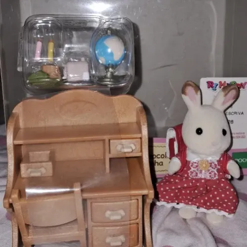 *loja inativa temporariamente* Sylvanian Families Irmã Coelho Chocolate e Escrivaninha 516
