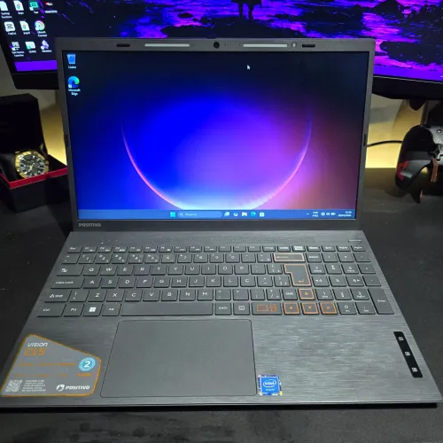 Notebook Positivo ainda na garantia, EXTRAAA!! Acompanha caixa e nota fiscal.