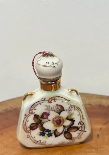 Perfumeiro em porcelana  vintage 