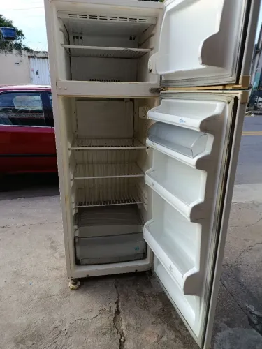Geladeira super conservada 