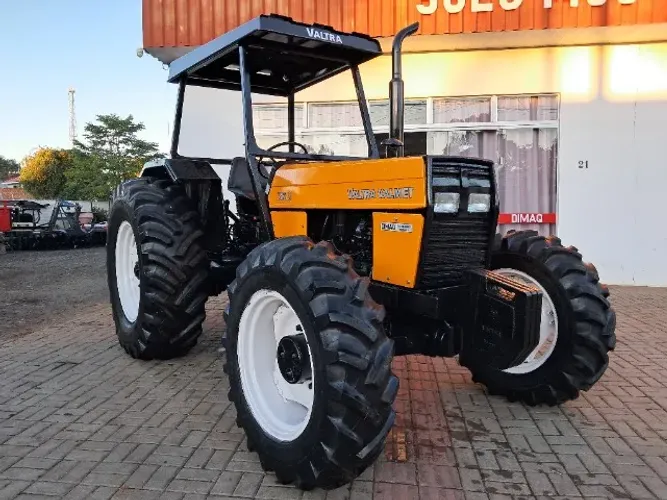 Trator Agrícola Valtra Valmet 785 (Traçado) 4x4, Ano 2004, com Avanço (Hi-Track)
