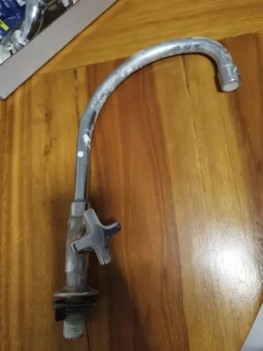 Torneira Docol antiga de bancada com bica alta - metal