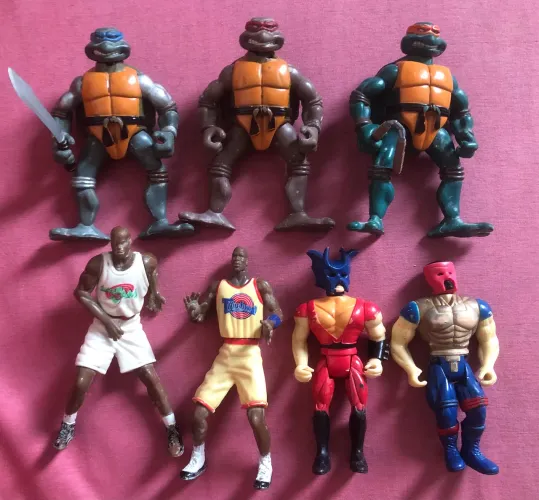 Lote de bonecos Tartatugas Ninja, Space Jam e Double Dragon