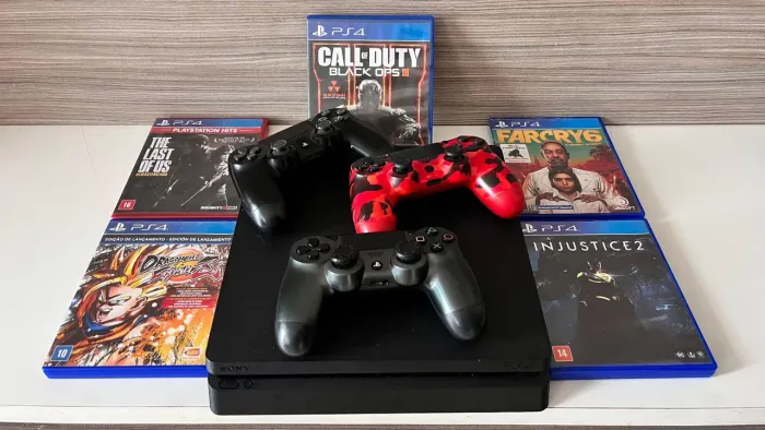 PS4 Slim, 3 controles